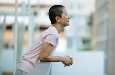 Nodul la sân, semnul unui cancer cu metastaze. Dublă mastectomie și 12 runde chinuitoare de chimioterapie fără efect