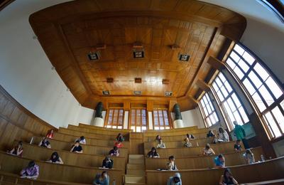 Duminică, 19 noiembrie 2023, are loc examenul național de intrare în rezidențiat. La UMF „Iuliu Haţieganu” din Cluj-Napoca s-au înscris 1.353 de candidați