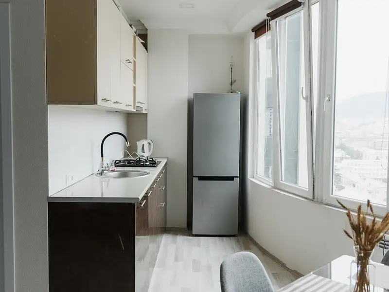 Amenajarea bucătăriei pe balcon: sfaturi utile pentru alegeri inspirate