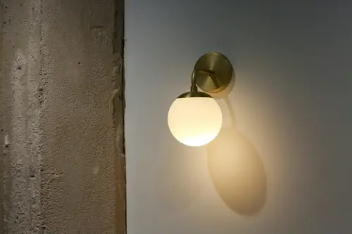 Avantajele utilizării plafonierei cu leduri în locul celei obișnuite