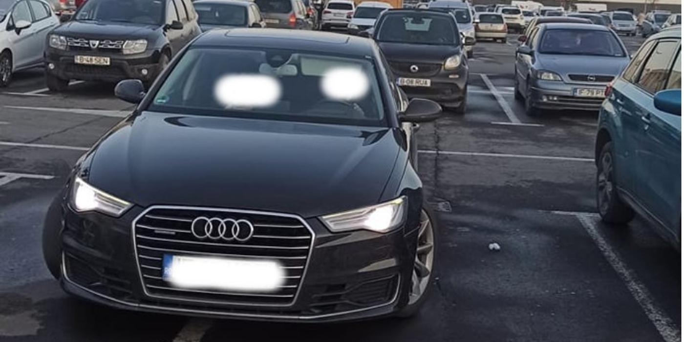 O mașină parcată neregulamentar în parcarea unui Carrefour din București, a stârnit din nou reacțiile oamenilor
