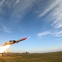 O rachetă Flamingo ucraineană a lovit o fabrică de explozibili la 750 km în interiorul Rusiei, provocând explozii puternice și nori de fum dens