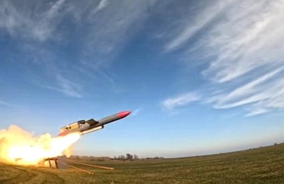 O rachetă Flamingo ucraineană a lovit o fabrică de explozibili la 750 km în interiorul Rusiei, provocând explozii puternice și nori de fum dens