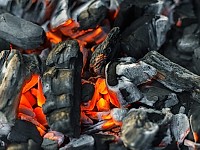 Prețul cărbunilor de foc în 2026: ce influențează costurile și cum poți economisi