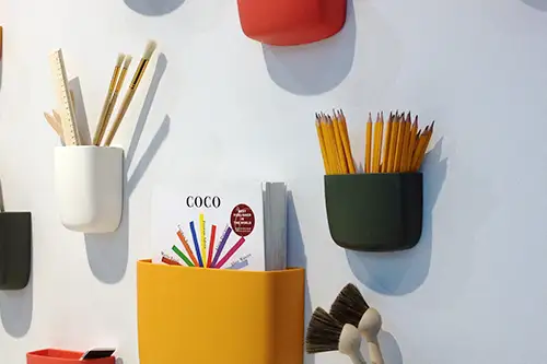 Buzunare colorate, solutii de depozitare create de Simon Legald