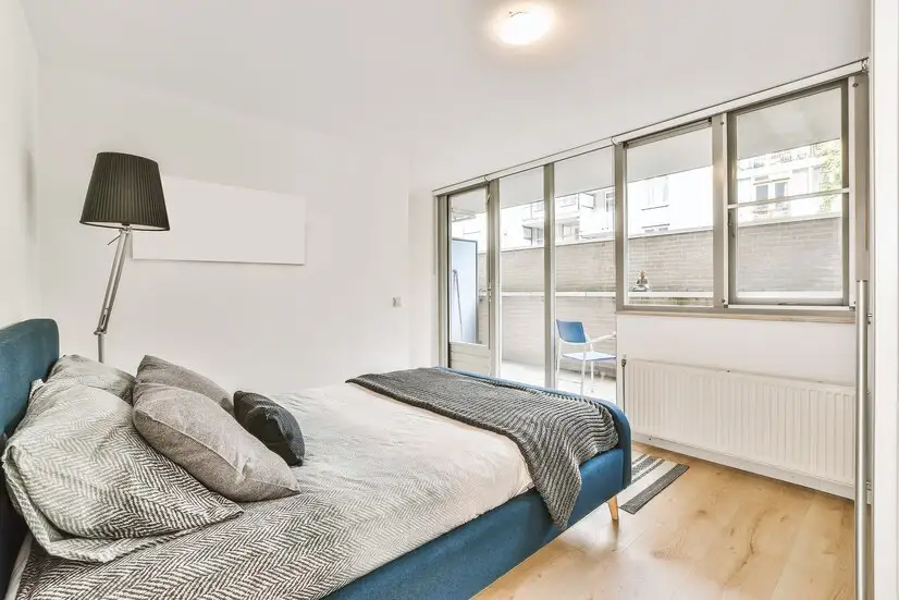 Lighting a Small, Dark Bedroom with Color