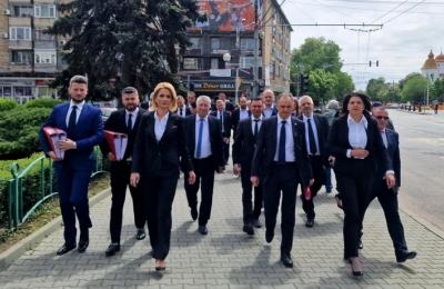 Virgiliu Daniel NANU de la PSD se bate cu „Baronul Lamborghini” de la PNL pentru președinția CJ PRAHOVA/A depus aproape 30.000 de SEMNĂTURI la BEJ