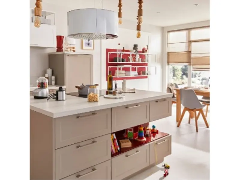 Cum îți organizezi eficient bucătăria: trucuri care economisesc spațiu și timp