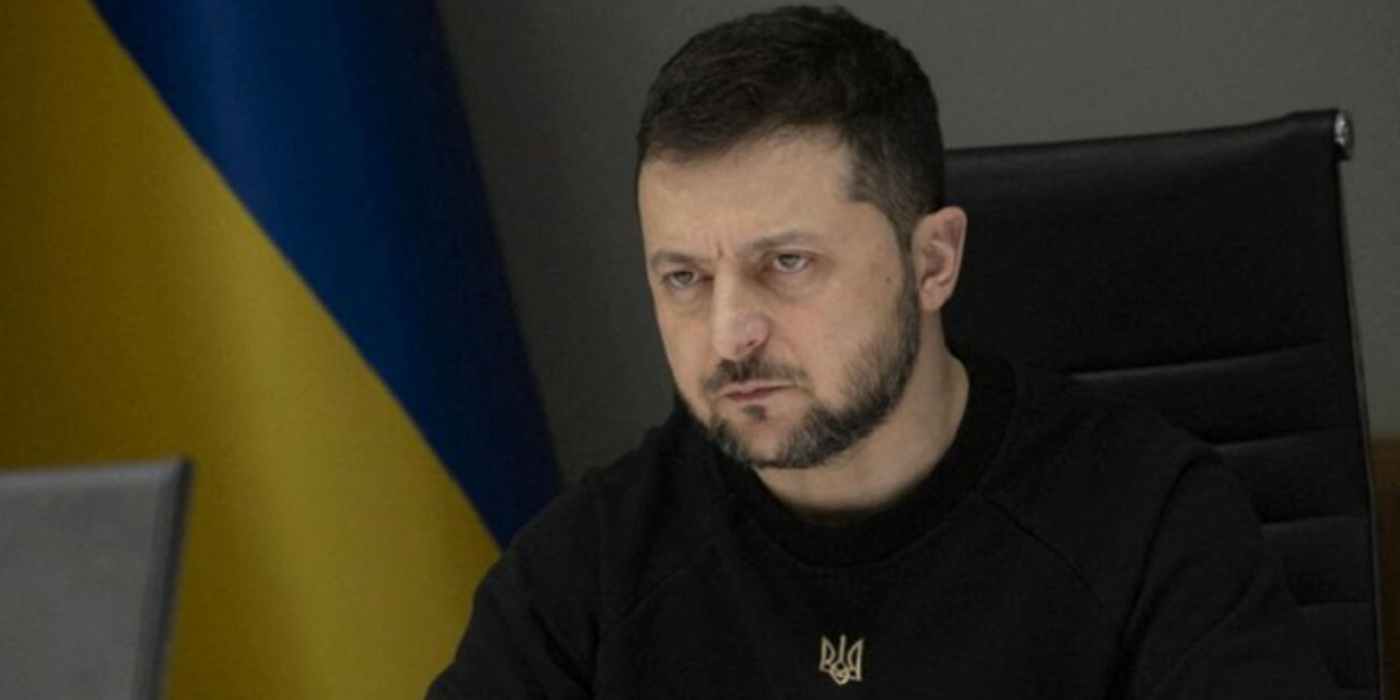 O serie de oficiali ucraineni de rang înalt demisionează din cauza corupţiei, inclusiv adjunctul ministrului Apărării Viaceslav Şapovalov, adjunctul directorului administraţiei prezidenţiale Kirilo Timoşenko şi adjunctul procurorului general Oleksii Sîmonenko