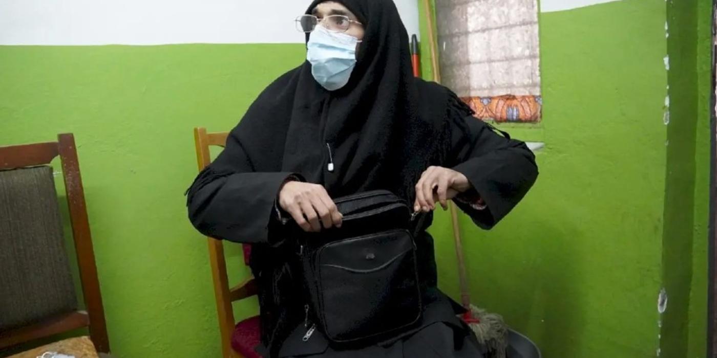 Un bărbat deghizat în măicuță a profitat de mila oamenilor, mai întâi în București apoi în Bacău