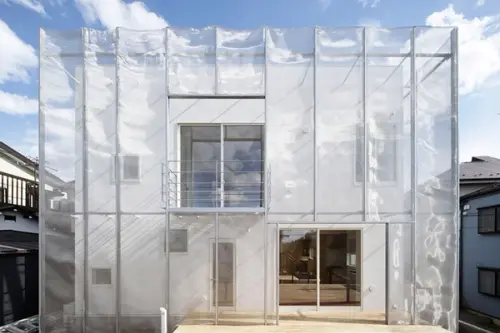 MoyaMoya, casa minimalista cu perdea de otel din Tokyo