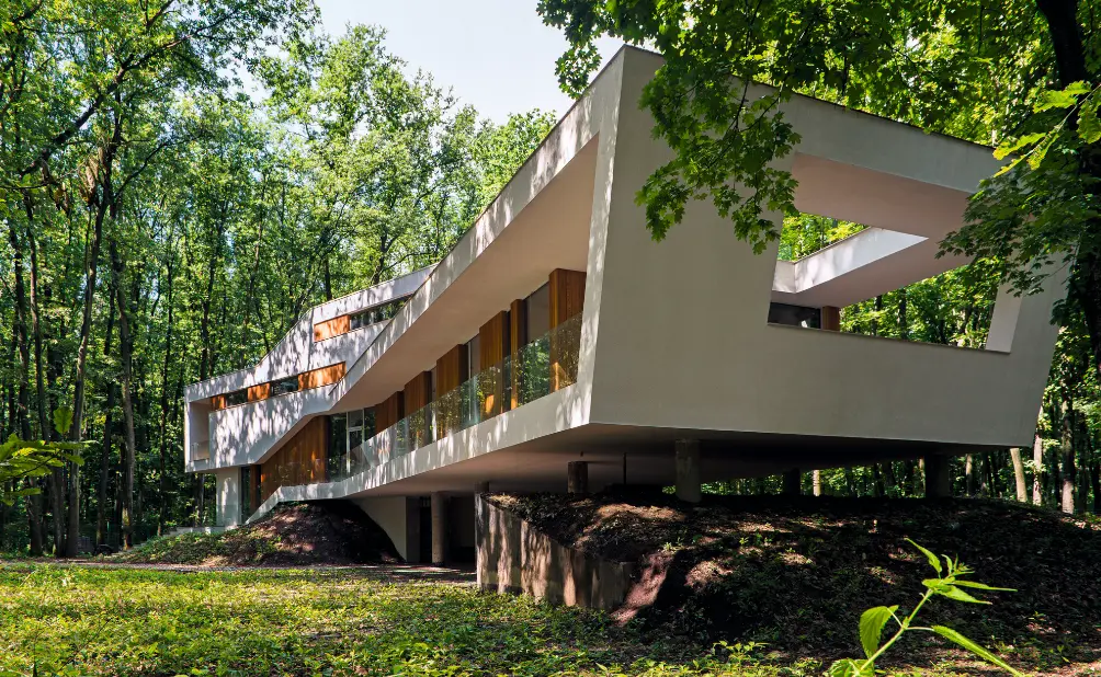 Vila cu o arhitectura contemporana din mijlocul padurii Corbeanca