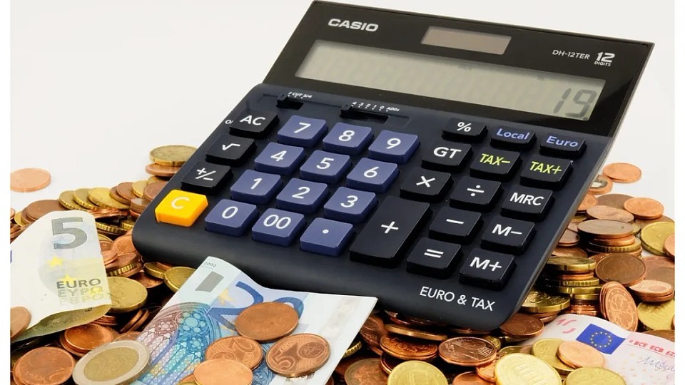 Taxe 2025. Lovitură grea pentru banii românilor. Salariații, loviți din nou de stat „ca în Evul Mediu”