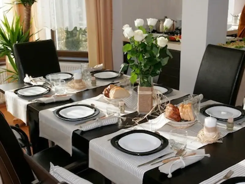 Idei pentru aranjarea mesei in dining