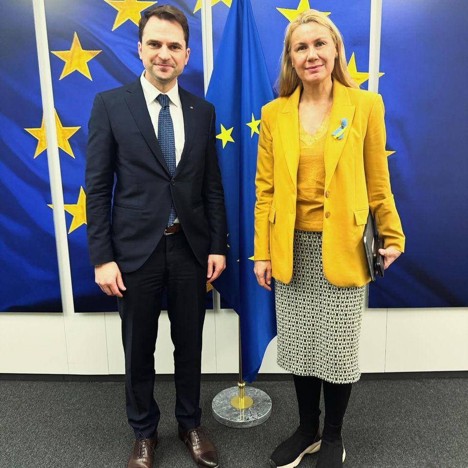 Sebastian Burduja, discuţie cu comisarul european pentru Energie despre efectele atacurilor ruseşti asupra infrastructurii energetice a Ucrainei / Burduja: România sprijină Ucraina cu ajutor de avarie, răspunzând pozitiv la solicitarea primită de la Kiev