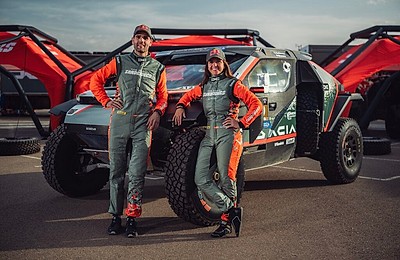 Povestea continuă între Dacia și echipamentul Sandriders format din Cristina Gutierrez și Pablo Moreno