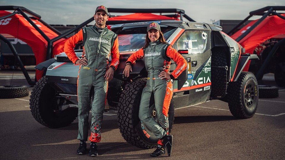 Povestea continuă între Dacia și echipamentul Sandriders format din Cristina Gutierrez și Pablo Moreno