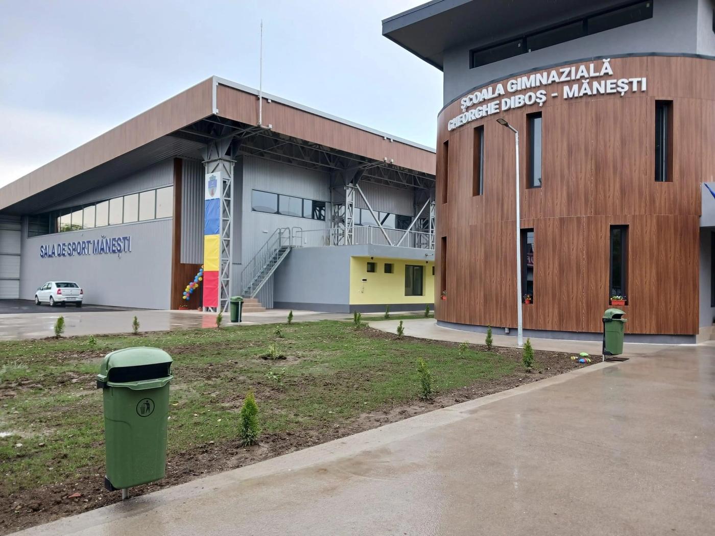 Școală și sală de sport realizate la Mănești prin PNDL