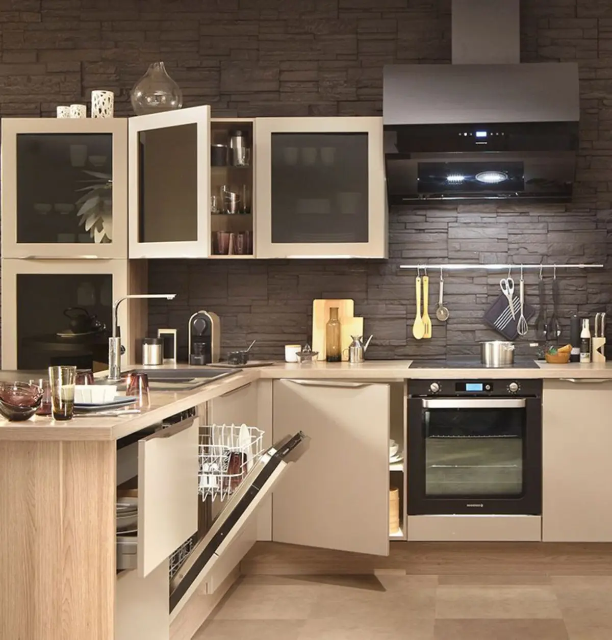 Cum sa folosesti inteligent spatiul intr-o bucatarie mica