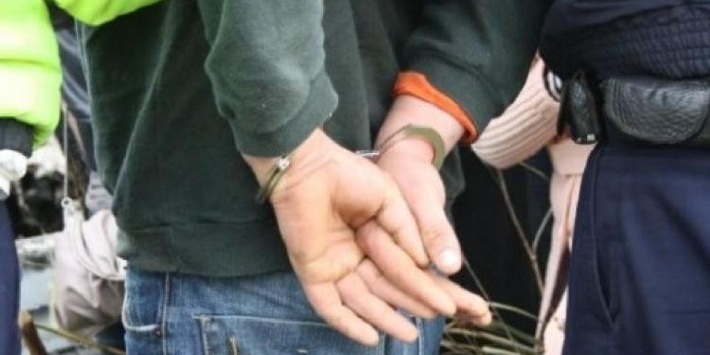 Trei tineri, reținuți de polițiștii clujeni pentru furt calificat