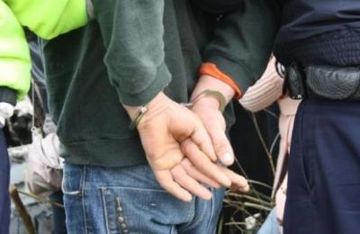 Trei tineri, reținuți de polițiștii clujeni pentru furt calificat