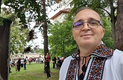 Un deputat din Parlamentul României a fost umilit public de vameșii ucraineni: A fost dezbrăcat la -13 grade Celsius, informat că nu poate intra în țara vecină și declarat „dușman al poporului ucrainean” | În ultimii ani, Petru-Gabriel Negrea a cazat pe banii lui sute de refugiați din Ucraina
