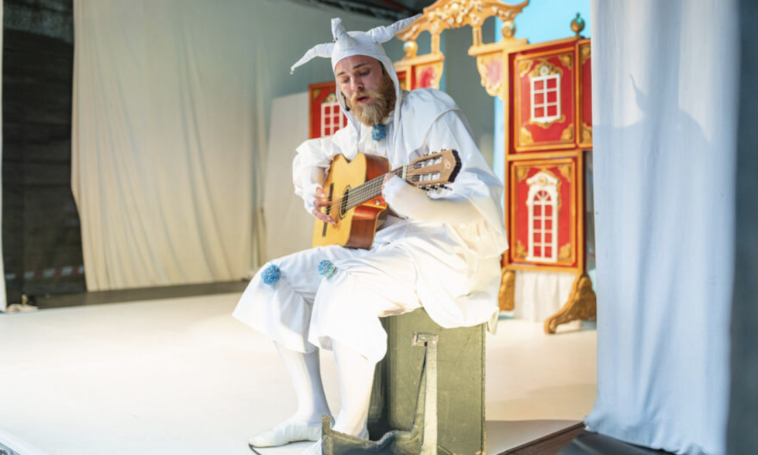 Weekend de basm la Teatrul de Păpuși „Puck”. Clasicism și reinterpretări moderne cu „Cenușăreasa” și „Motanul încălțat”