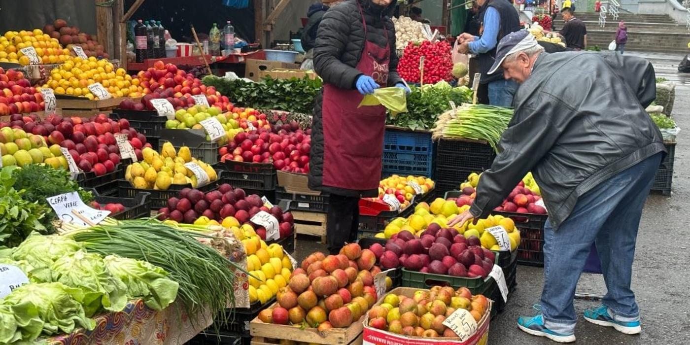 PREȚURI MARI. O altă versiune a realității din Piața Obor decât cea din Financial Times: „Am clienți cărora le dau pe datorie”. De ce a ajuns ceapa să coste 8 lei kilogramul și castraveții 20