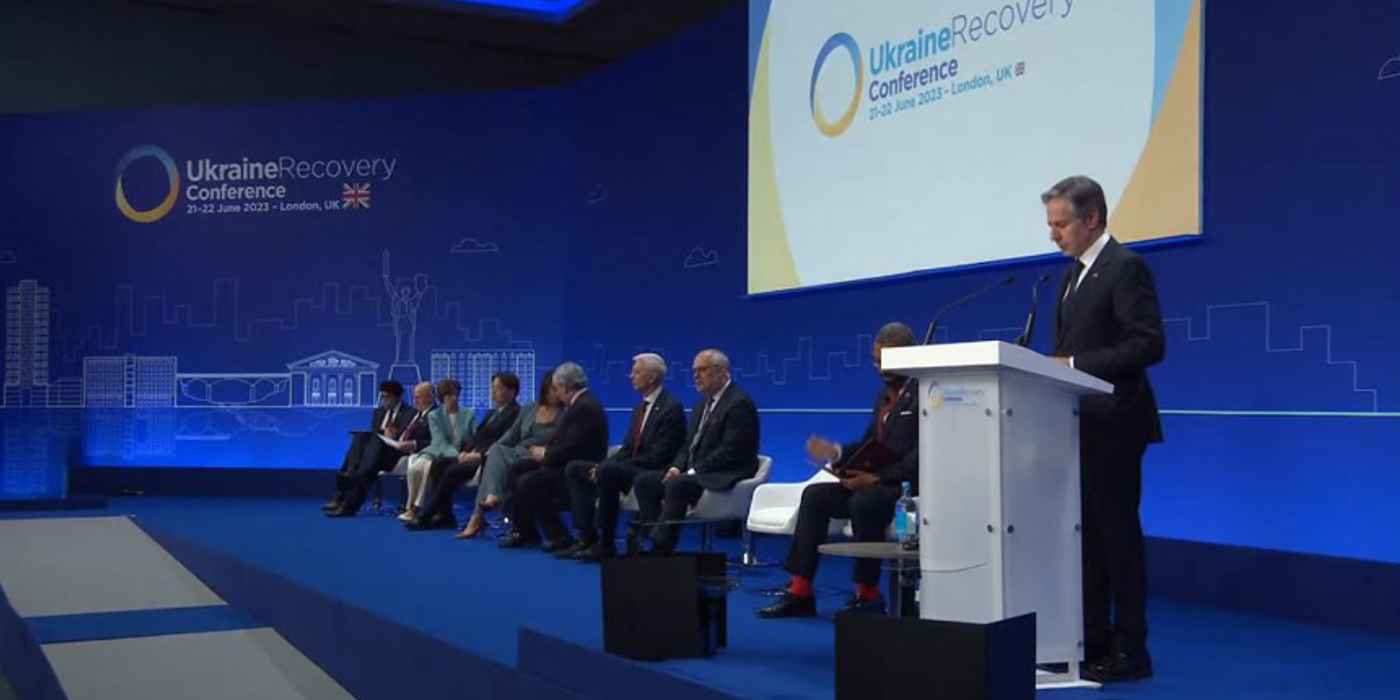 SUA acordă Ucrainei, la Conferinţa Internaţională a Reconstrucţiei, la Londra, un ajutor în valoare de 1,3 miliarde de dolari, destinat infrastructurii. O parte a banilor, alocată unei digitalizări a administraţiei cu scopul ”desfiinţării corupţiei”