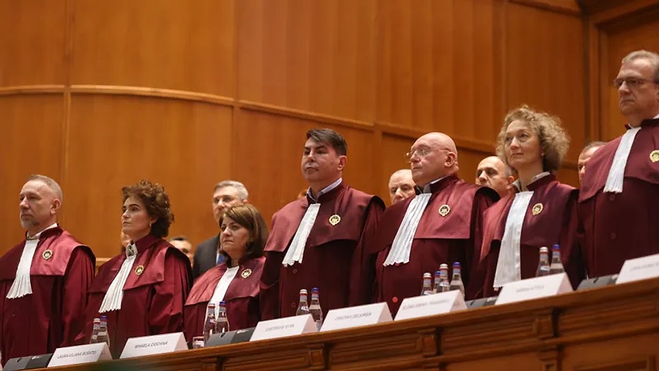 Judecători CCR cu pensie între 30.000 și 60.000 lei decid tăierea pensii speciale. Ce șanse sunt?