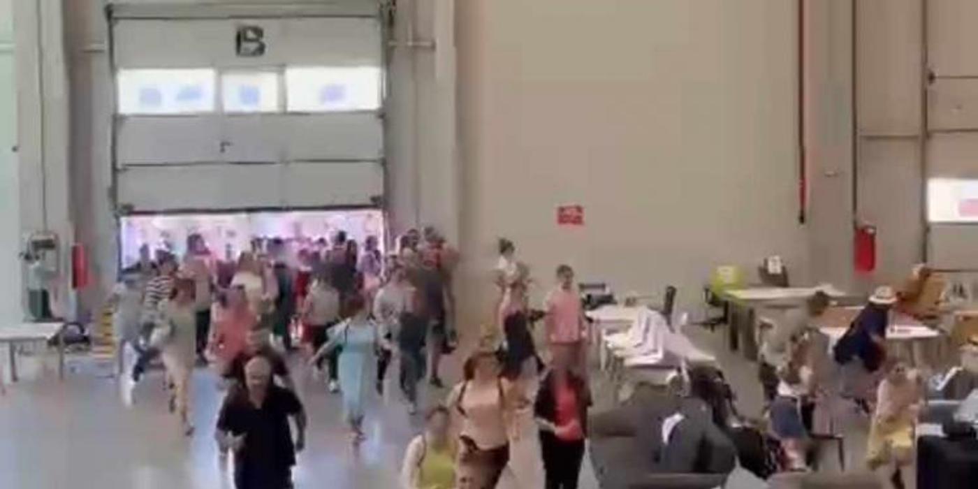 Zeci de oameni s-au îmbulzit într-un depozit de mobilă din Cluj, unde erau reduceri foarte mari