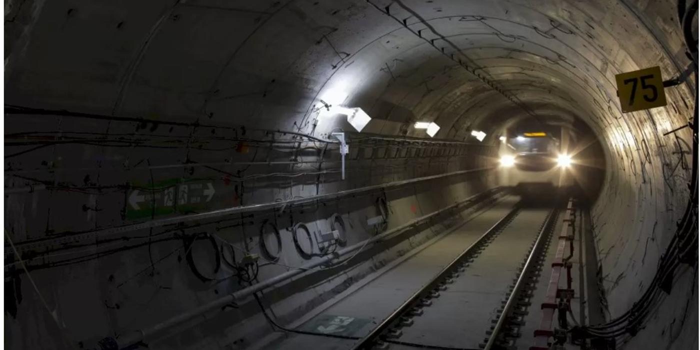 Tren rămas blocat între stațiile de metrou Grozăvești și Petrache Poenaru.