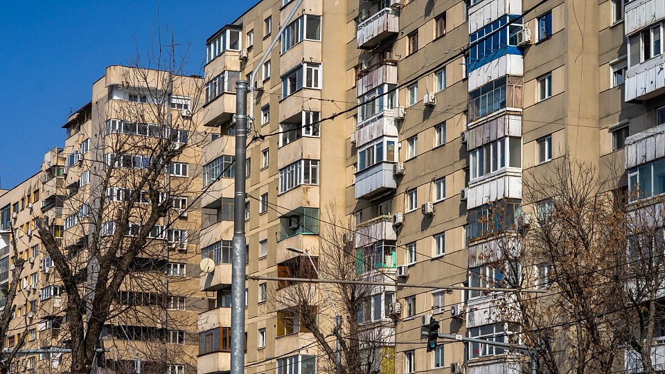 Crește cota TVA pentru locuințe. Cât vor costa apartamentele în 2026