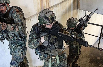 Simulare de război. Armata germană se pregătește să apere Berlinul „casă cu casă”, în lupte „corp la corp”