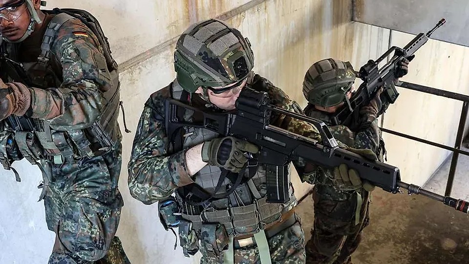 Simulare de război. Armata germană se pregătește să apere Berlinul „casă cu casă”, în lupte „corp la corp”