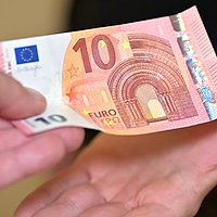 Banca Centrală Europeană (BCE) recomandă cetățenilor să păstreze acasă numerar „suficient pentru a acoperi necesitățile esențiale timp de aproximativ 72 de ore”