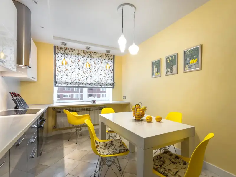 Apartament de 3 camere amenajat cu accente de galben