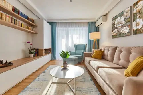 Amenajare moderna cu mult lemn natur Apartament de 4 camere din Bucuresti