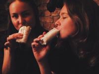 Ce ne controlează cu adevărat apetitul – foamea, stresul sau obișnuința?