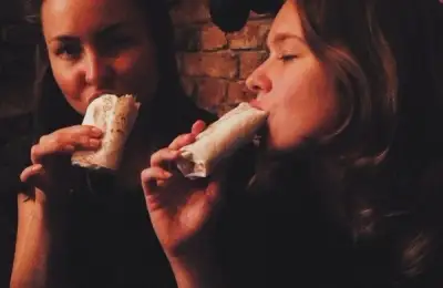 Ce ne controlează cu adevărat apetitul – foamea, stresul sau obișnuința?