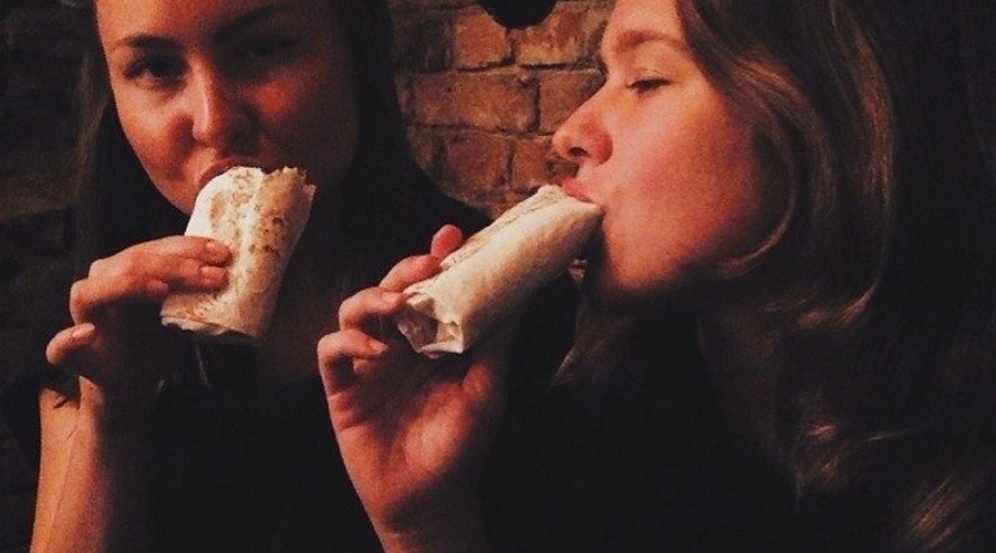 Ce ne controlează cu adevărat apetitul – foamea, stresul sau obișnuința?