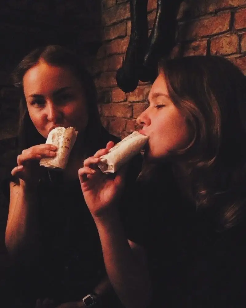 Ce ne controlează cu adevărat apetitul – foamea, stresul sau obișnuința?