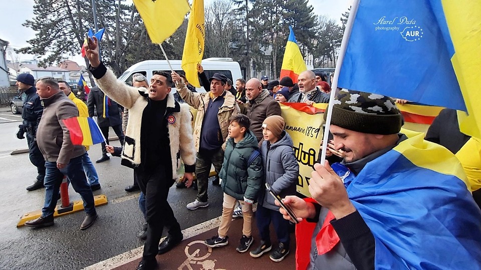 Plecați, vă spun!