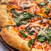 Rețetă vegană de pizza, sănătoasă și plină de culoare