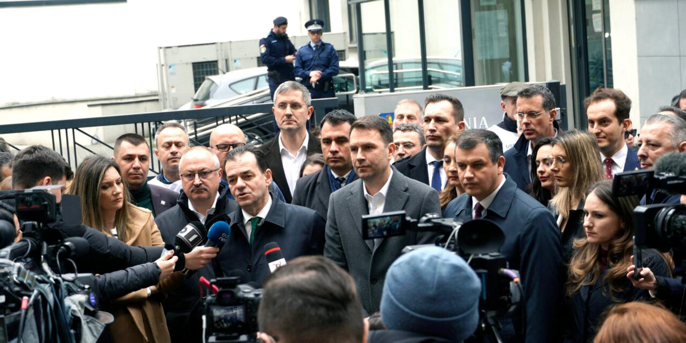 Liderii Dreapta Unită a solicitat luni Avocatul Poporului să sesizeze CCR în privinţa OUG pe comasarea alegerilor