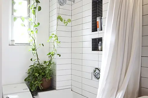 Reamenajare de baie mica: un spatiu luminos si elegant