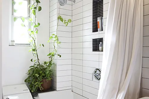 Reamenajare de baie mica: un spatiu luminos si elegant