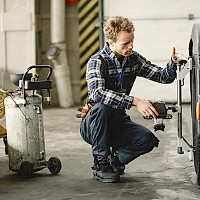Ghidul începătorului: cum funcționează compresoarele cu șurub și piston?