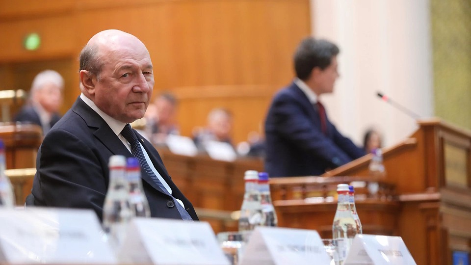 După trei ani, CCR îi dă înapoi lui Traian Băsescu privilegiile de fost președinte