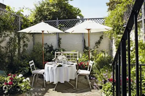 Idei pentru amenajarea terasei intr-un stil urban